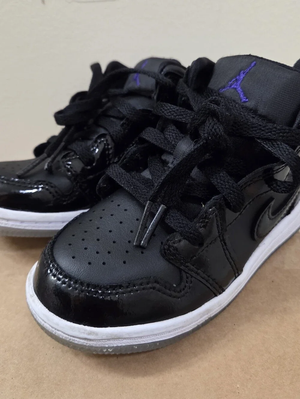 Nike Air Jordan 1 Mid SE. Toddler Size 9c. Black/ White/ Dark Concord.